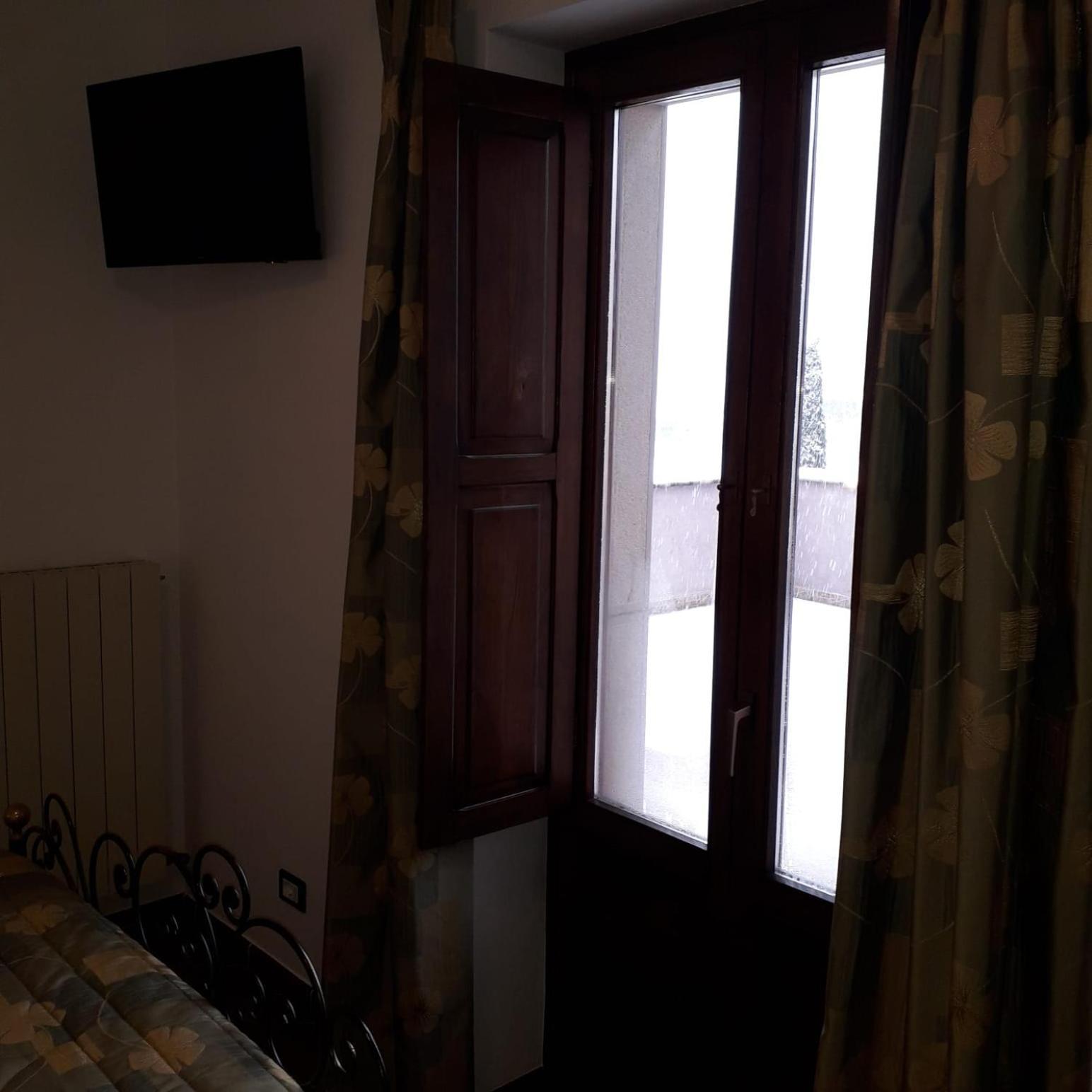 Hotel Bucaneve Пескасероли Екстериор снимка