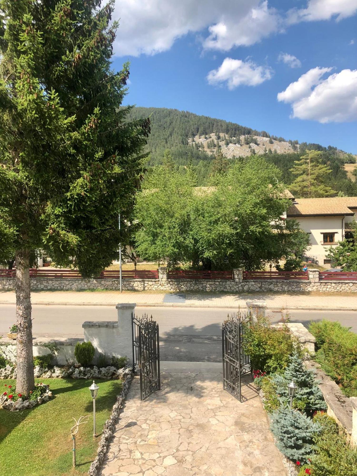 Hotel Bucaneve Пескасероли Екстериор снимка