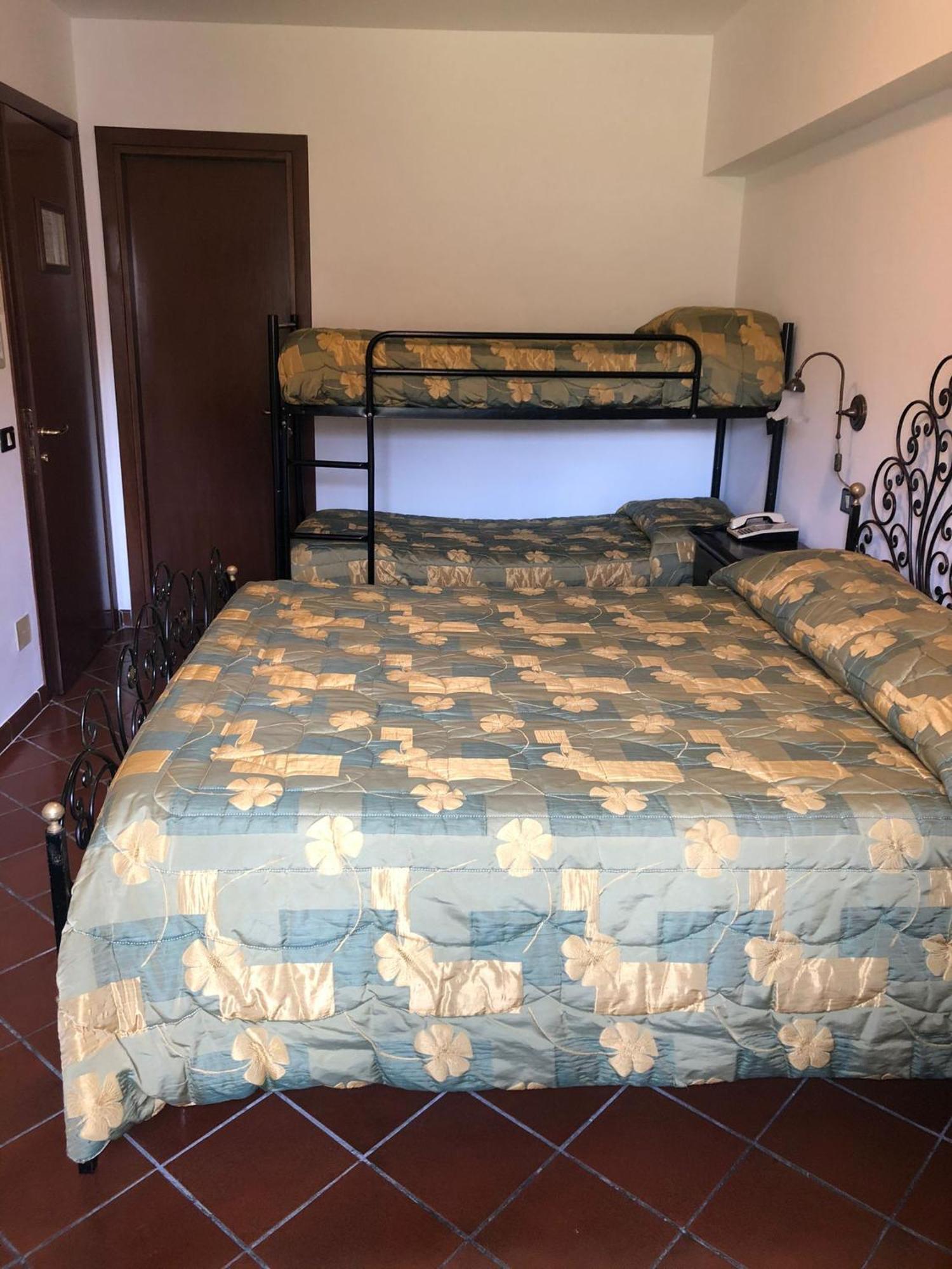 Hotel Bucaneve Пескасероли Екстериор снимка